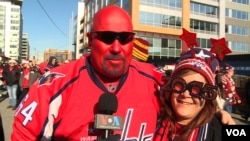 Jim Hoover and wife Lilly, Capitals fans who attended the New Year’s Day Winter Classic NHL game. (VOA News/Arash Arabasadi)