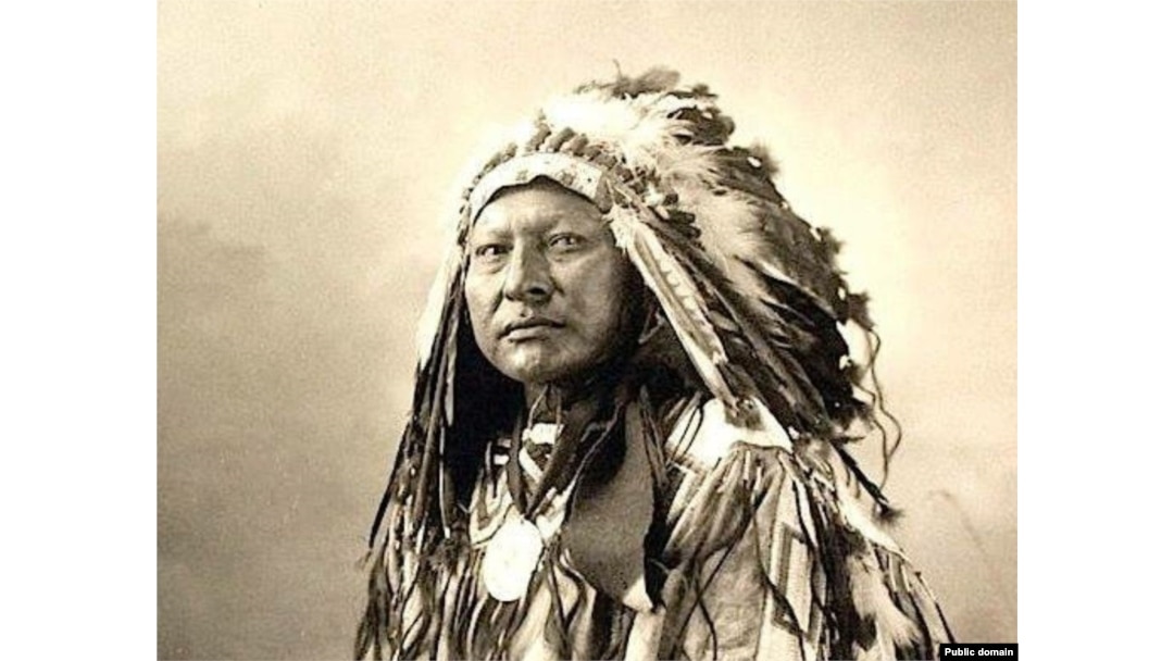 Undated studio portrait of Si Tanka, "Spotted Elk," whom the U.S. Army dubbed "Big Foot" for the oversized shoes he wore.