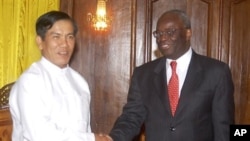 In this photo released by the Burmese news agency, Burma Foreign Minister Nyan Win, left, shakes hands with the U.N. Special Envoy Ibrahim Gambari prior to their meeting in Yangon Monday, 18 Aug 2008 (file photo)