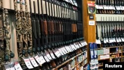 Armët në një dyqan në Stroudsburg, Pensilvani