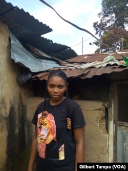 Yahaya Joy vit dans le quartier de Ghisiri, au Nigeria, le 10 octobre 2019. (VOA/Gilbert Tamba)