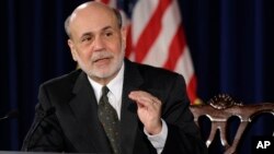 ທ່ານ Ben Bernanke ປະທານທະນາຄານກາງຂອງສະຫະລັດ ກ່າວໃນກອງປະຊຸມຖະແຫລງຂ່າວ ໃນກຸງວໍຊິງຕັນ ໃນວັນທີ 19 ມິຖຸນາ 2013.