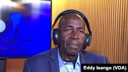 Pierre-Claver Mbonimpa, défenseur des droits de l’homme de premier rang au Burundi aux studios de VOA Afrique, Washington, 24 octobre 2017. (VOA/Eddy Isango)