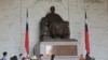 台湾中正纪念堂内的蒋介石铜像 （美国之音张永泰拍摄）