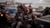 Les troupes ivoiriennes assurent la sécurité lors d'un rassemblement électoral du président sortant ivoirien Alassane Ouattara à Abidjan, en Côte d'Ivoire. Des soldats non identifiés ont lancé des mutineries dans trois villes de ce pays d'Afrique de l'Ouest le 6 janvier 2017.