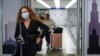 Aviokompanije u SAD zahtevaju od putnika da pokrivaju lice