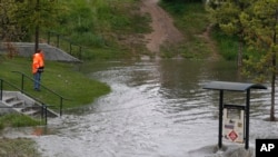 Desborde de ríos e inundaciones relámpago ponen en alerta a la población.