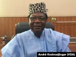 Docteur Nouradine Delwa Kassiré Koumankoï, présidium du Forum national inclusif à N'Djamena, Tchad, le 25 mars 2018. (VOA/André Kodmadjingar)