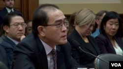 前北韓外交官太永浩出席美眾院外委會聽證會 （美國之音記者張偉拍攝）