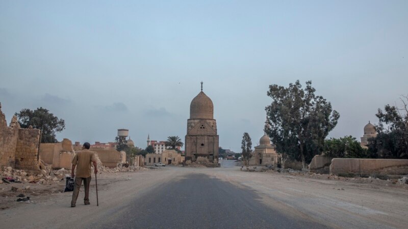 Egyptians Debate New Road Projects