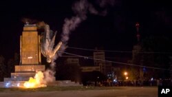 Activists topple Ukraine's biggest monument to Lenin at a pro-Ukrainе rally in the central square of the eastern city of Kharkiv Sept. 28, 2014.