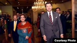 Pakistani Foreign Secretary Tehmina Janjua (L) and Afghan Deputy Foreign Minister Hekmat Khalil Karzai lead their respective delegations in two-day bilateral talks which opened in Islamabad, Pakistan, Feb. 09, 2018. (Courtesy - Pakistan Foreign Ministry).