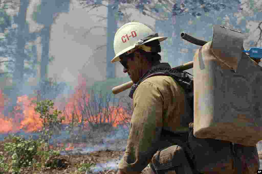 A member of the Monterey Hotshots carries a gas can near a burn operation on the southern flank of the Rim Fire near Yosemite National Park in California, August 30, 2013. (U.S. Forest Service)