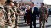 Jefe del Pentágono visita sorpresivamente Irak