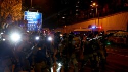 Hong Kong:des manifestants pro-démocratie ont incendié l'entrée d'un campus