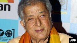 FILE - Indian Bollywood actor Shashi Kapoor receives a lifetime achievement award at the closing ceremony of the Jagran Film Festival in Mumbai, Oct. 4, 2005.