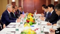 U.S. Defense Secretary Chuck Hagel (L) listens to Japanese Defense Minister Itsunori Onodera (R) at the start of their meeting, May 31, 2014, in Singapore.