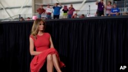 "Estoy orgullosa de poder invitar a todos los gobernadores a la Casa Blanca”, dijo Melania Trump.