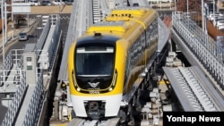 2일 인천국제공항에서 자기부상열차가 시험운행되고 있다.
