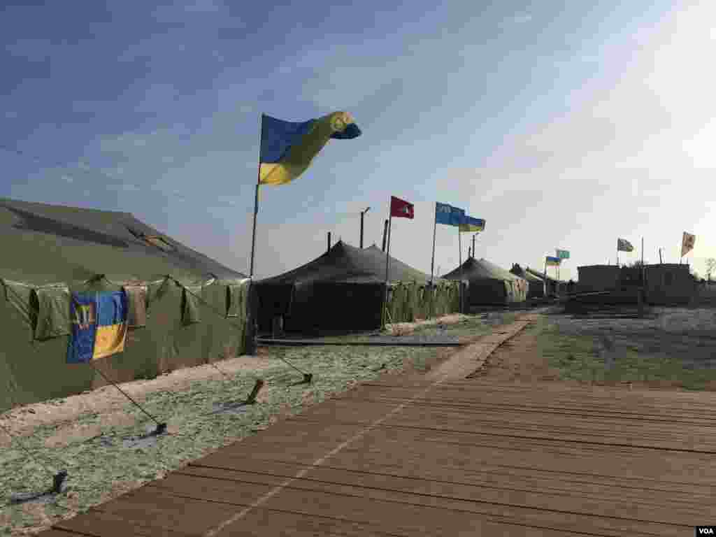 Tatars have organized a battalion and set up a camp near the new, unrecognized border between Ukraine and Russian-ruled Crimea. (L. Ramirez/VOA)