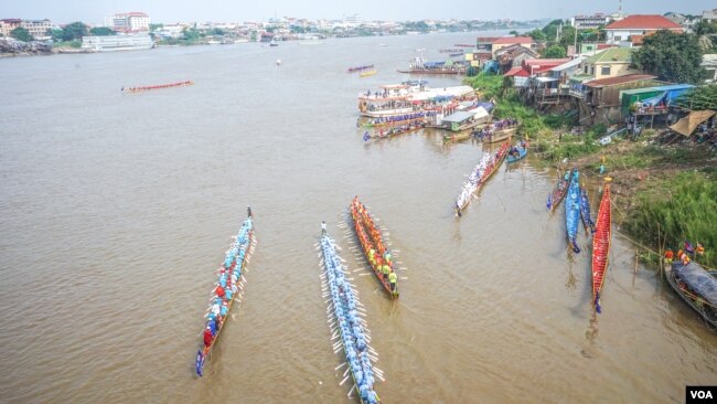 កម្រងរូបភាព៖ រាជធានីភ្នំពេញប្រារព្ធពិធីបុណ្យអុំទូកប្រចាំឆ្នាំដោយស្ងប់ស្ងាត់ជាងឆ្នាំមុនៗ