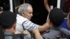El campeón de ajedrez mundial, Gary Kasparov, durante su detención el pasado 17 de agosto. El exajedrecista participó en una protesta en el exterior de la corte moscovita contra la sentencia de prisión dirigida al grupo punk Pussy Riot. 