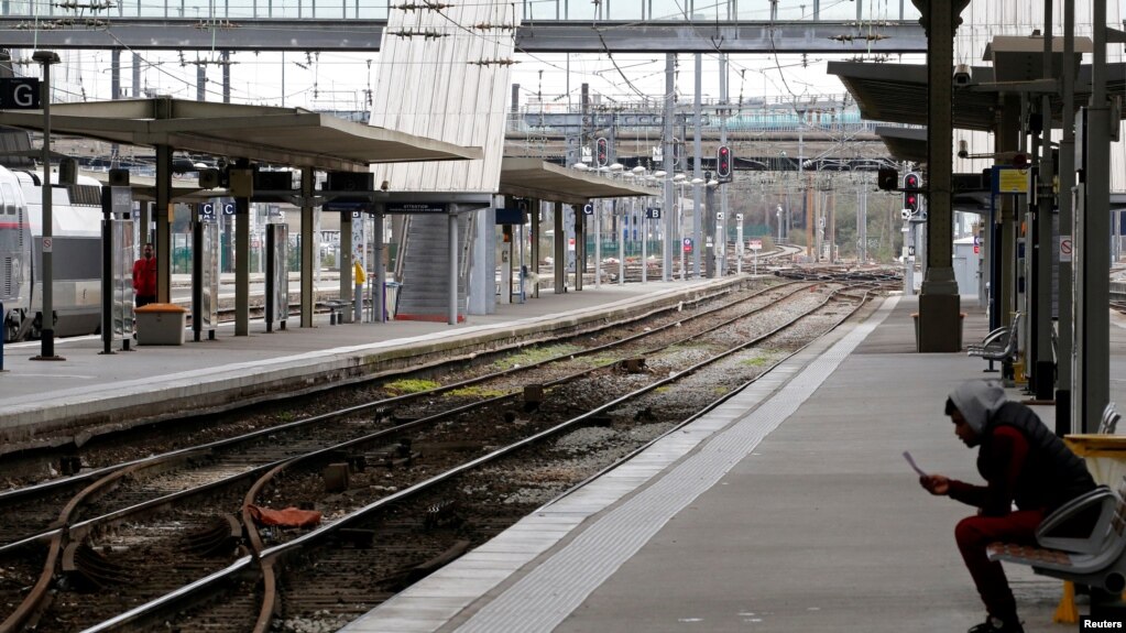 La Gare de Lille Flandres quelques heures avant une grève nationale des cheminots français à Lille, France, le 2 avril 2018.