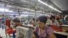 ၂၀၁၂ စက်တင်ဘာတုန်းက အထည်ချုပ်စက်ရုံတွင်လုပ်ကိုင်နေသော အလုပ်သမများ။