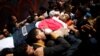 Gaza chôn cất nhà báo nổi tiếng chết trong khi tường trình về biểu tình 