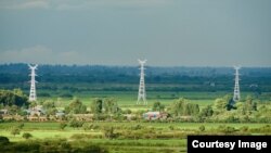 ຕາຂ່າຍສາຍສົ່ງກະແສໄຟຟ້າຢູ່ໃນເຂດນຶ່ງຂອງລາວ