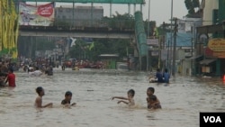 Banjir di daerah Kampung Melayu, Tebet, Jakarta Selatan,13 Januari 2014 (Foto: dok).