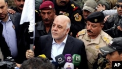 Премьер-министр Ирака Хайдер Абади (в центре)