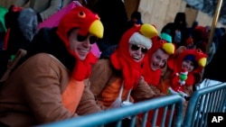 People try to stay warm before the 92nd annual Macy's Thanksgiving Day Parade in New York, Nov. 22, 2018.