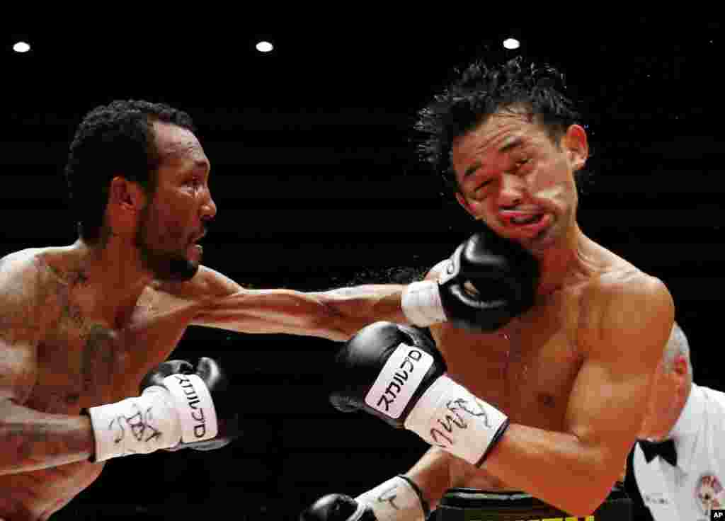 Japanese champion Shinsuke Yamanaka, right, gets a punch from Panama&#39;s challenger Anselmo Moreno in the eighth round of their WBC bantamweight boxing title match in Tokyo.