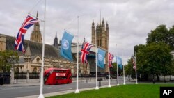24일 스코틀랜드 글래스고에 31일부터 열리는 유엔기후변화 당사국총회, COP26를 앞두고 영국 국기와 유엔기가 나란히 걸려있다.