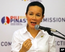 Presidential candidate Sen. Grace Poe addresses the media shortly after filing her certificate of candidacy before the Commission on Elections, Oct. 15, 2015, in Manila.