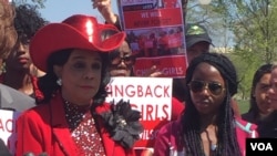 Frederica Wilson e meninas nigerianas, no Capitólio, Washington DC, 14 de Abril