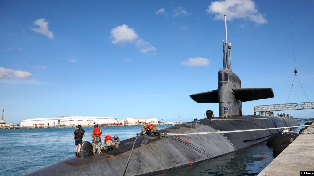 美国海军洲际导弹潜水艇内华达号2022年1月15日抵达关岛。（照片来自美国海军推特）(photo:VOA)