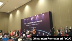 The 7th World Peace Forum Resmi dibuka oleh Menteri Luar Negeri RI Retno LP Marsudi di Hotel Sultan, Jakarta, Selasa, 14 Agustus 2018. (Foto: Ghita Intan Permatasari/VOA)