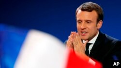 Macron ganó la primera vuelta realizada el domingo con un 23,7 por ciento de los votos, seguido por Le Pen con un 21,7 por ciento, según una estimación de Ipsos/Sopra Steria.