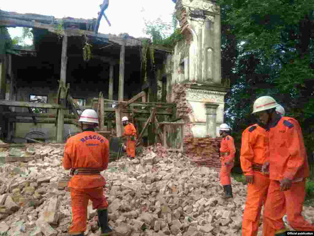 ေတာင္တြင္းႀကီး ႏွစ္ ၁၅၀ေက်ာ္ ရဟန္းမေနဘုန္းႀကီးေက်ာင္းၿပိဳက် (Myanmar Fire Services Department)
