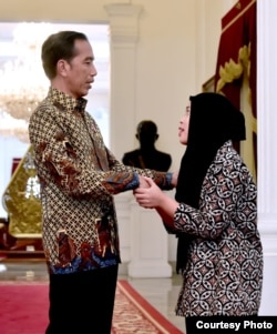 Siti Aisyah diterima oleh Presiden Joko Widodo di Istana Merdeka, Jakarta Selasa (12/3) (Biro Pers Setpres RI).