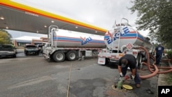 FILE - People wait in line as fuel is pumped from two tanker trucks at a convenience store in Wilmington, North Carolina, Sept. 17, 2018. U.S. President Donald Trump discussed global crude oil prices with Saudi King Salman in a telephone call amid the American leader's call for OPEC to bring down energy prices.