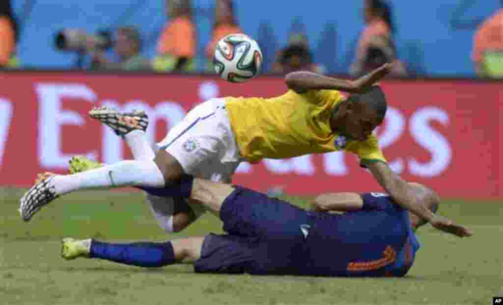 Netherlands' Arjen Robben goes down under a challenge from Brazil's Fernandinho during the World Cup third-place soccer match between Brazil and the Netherlands at the Estadio Nacional in Brasilia, Brazil, Saturday, July 12, 2014. (AP Photo/Manu Fernandez