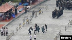 تمرین ویژه پلیس چین برای کنترل تظاهرات، که در ورزشگاه شنزن برگزار شد - ۲۵ مرداد ۱۳۹۸