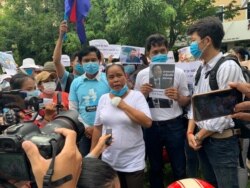 Protesters appeal to Japan and Germany embassies to help the release of jailed Rong Chhun, president of Cambodia's Independent Teachers' Association, and other activists in Phnom Penh, Cambodia, on September 1, 2020. (Courtesy of ADHOC-Cambodia's Facebook page)