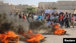 지난 14일 시리아 알레포 일대 주민들이 구호물자 통로를 열어줄 것을 정부군 측에 요구하는 시위를 벌이고 있다.