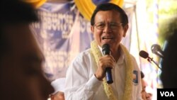 CNRP President Kem Sokha addresses the party’s congress, Phnom Penh, Cambodia, March 2, 2017. (Aun Chhengpor/VOA Khmer) 