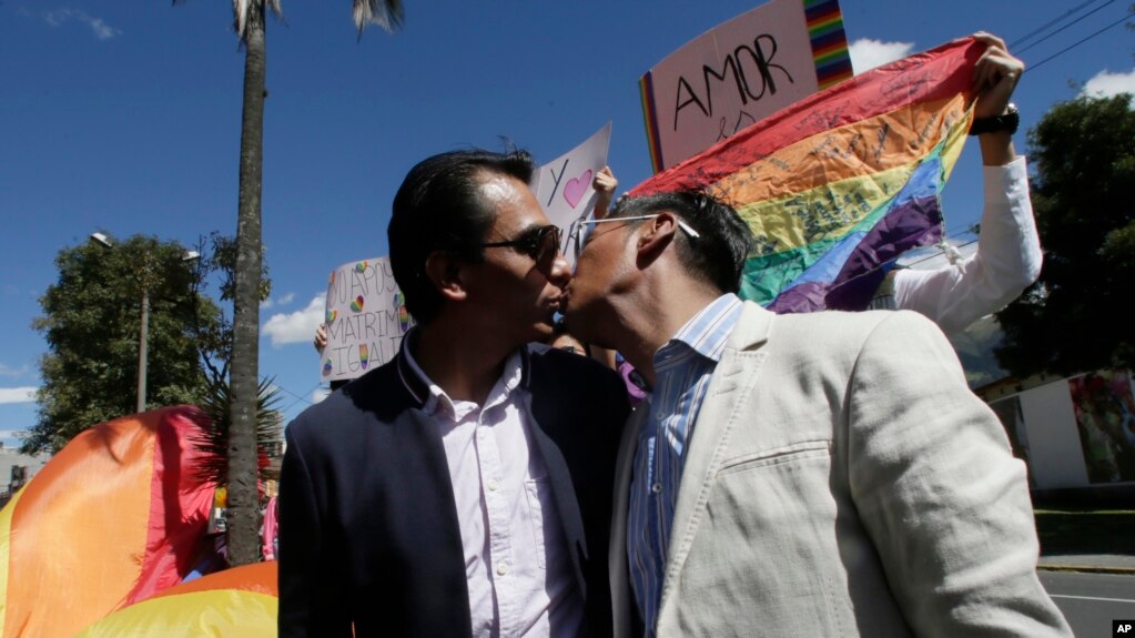 Ecuatoriano contacto gay [PUNIQRANDLINE-(au-dating-names.txt) 23