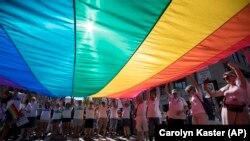 Фото з LGBT маршу у Вашингтоні, США